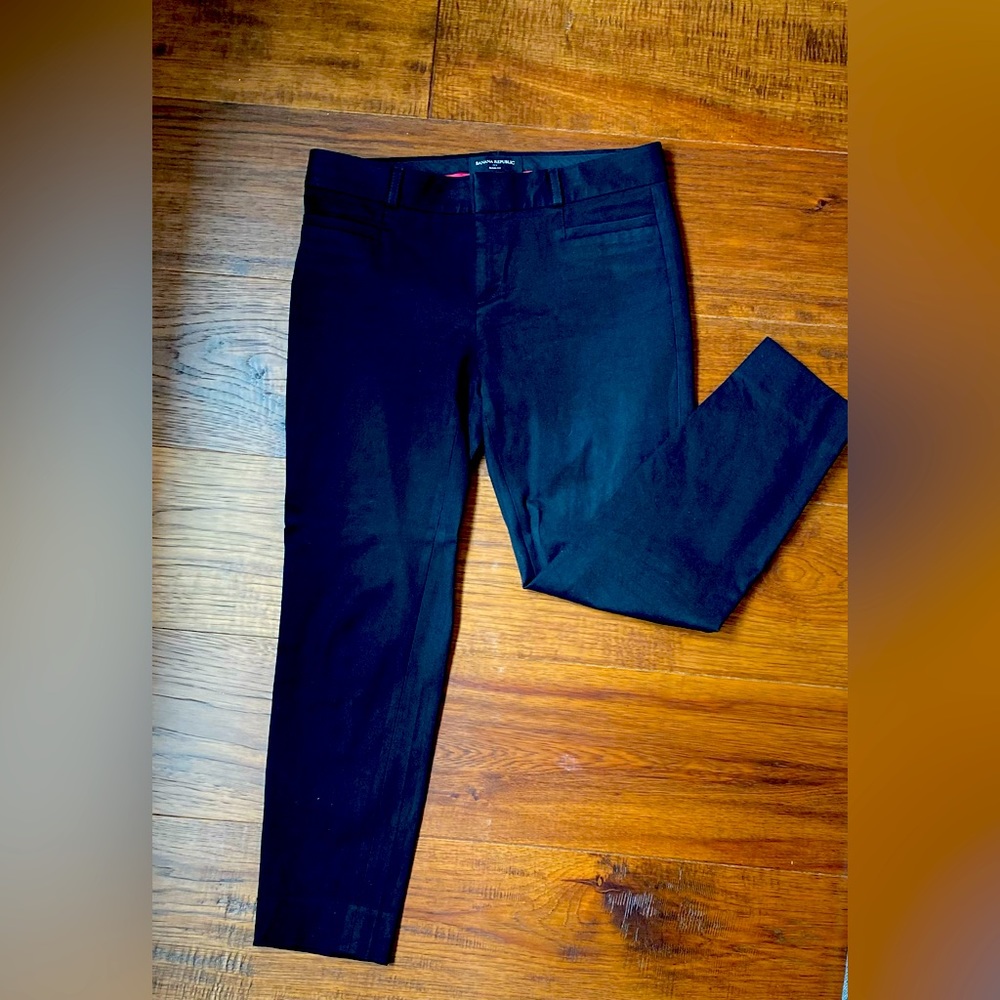 Banana Republic. Sloan Fit. Size 2P. Black